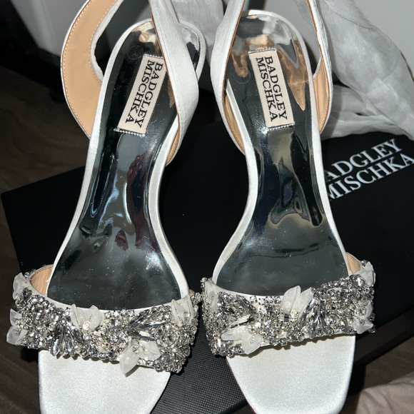 BADGLEY MISCHKA Bobbie Statement Bow Strap Stiletto - Picture 3 of 8